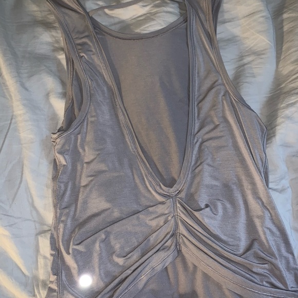 Lululemon tank top size 4. BNWOT. Never worn. - Picture 1 of 3